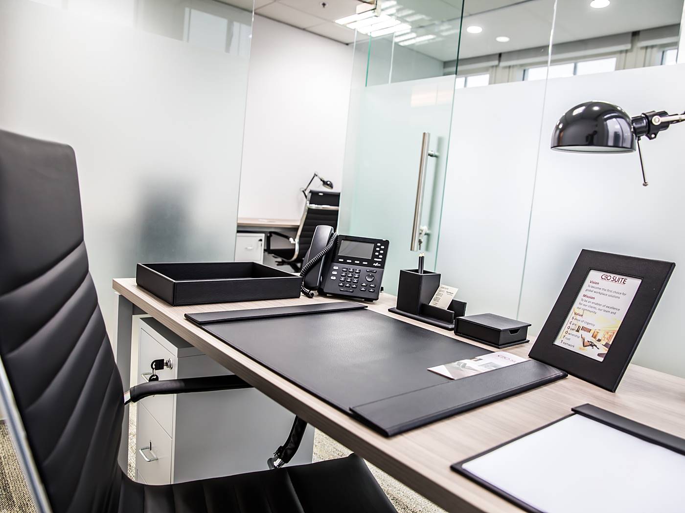 Văn phòng trọn gói CEO SUITE • Vietcombank Tower, 05 Công Trường Mê Linh, Phường Bến Nghé, Quận 1 - Vlook.vn
