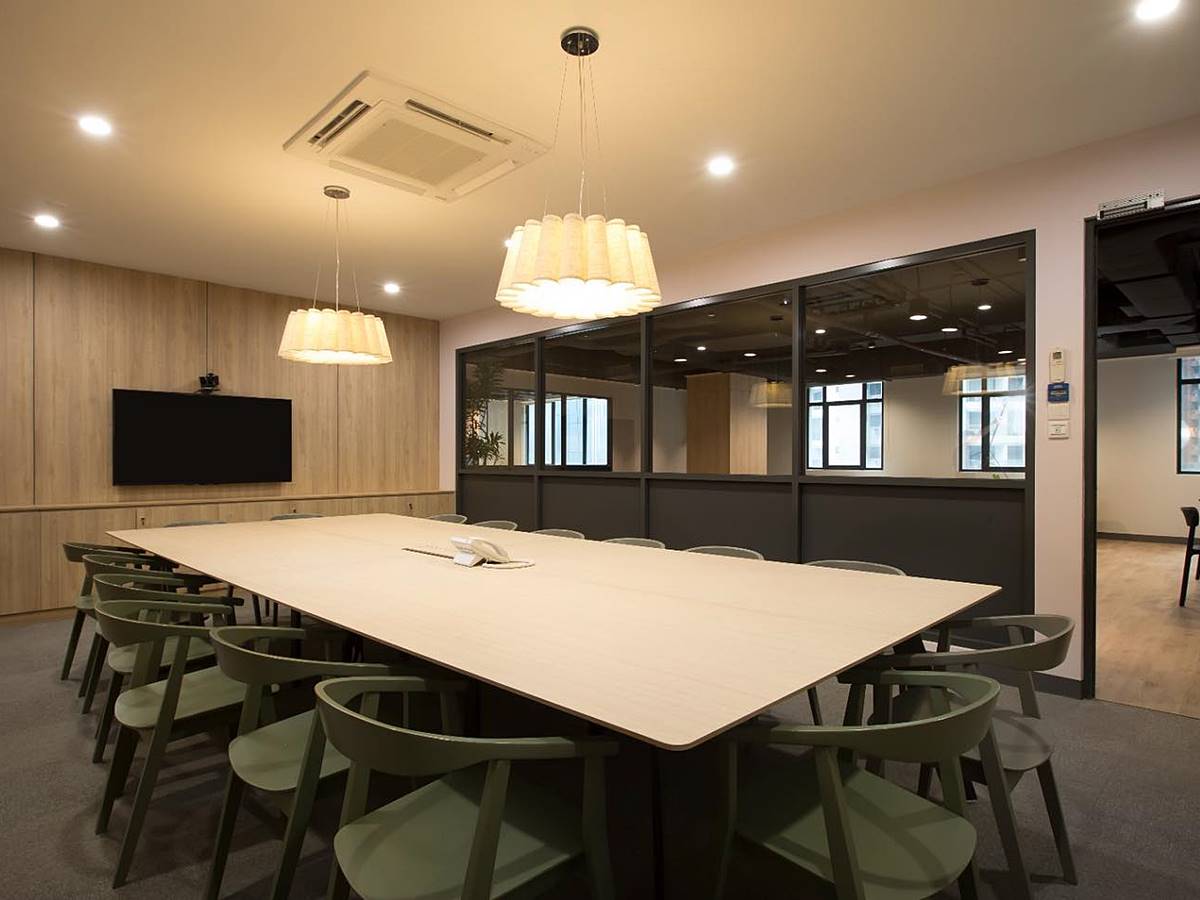 Văn phòng trọn gói tại Komune Coworking • UOA Tower, 6 Tân Trào, Phường Tân Phú, Quận 7 -Vlook.vn