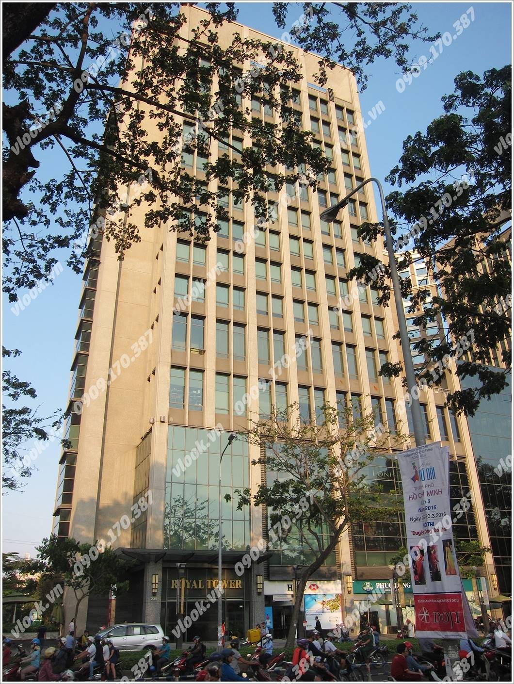 Tòa cao ốc văn phòng cho thuê Royal Centre, Nguyễn Đình Chiểu, Quận 1 - vlook.vn